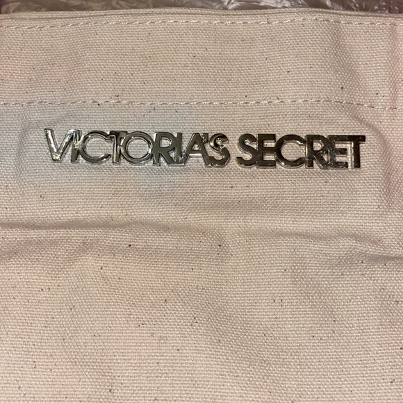 Victoria’s Secret - Picture 2 of 5